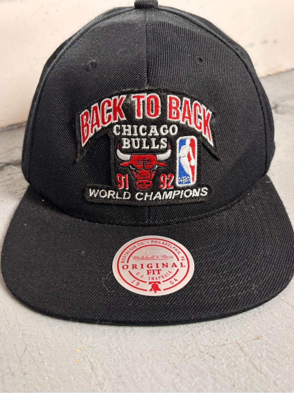 Mitchell & Ness Chicago Bulls 'Back to Back' Black Snapback Hat